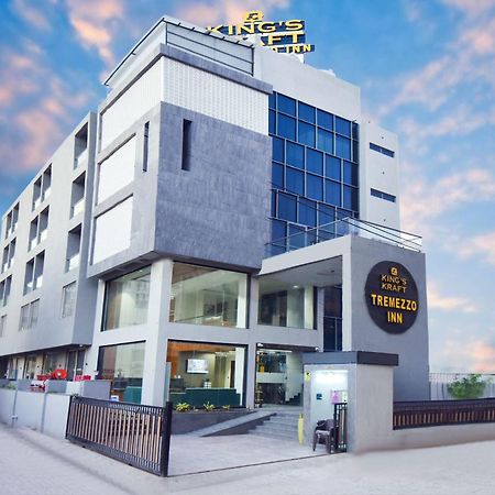 Kings Kraft Tremezzo Inn, Somnāth Екстериор снимка