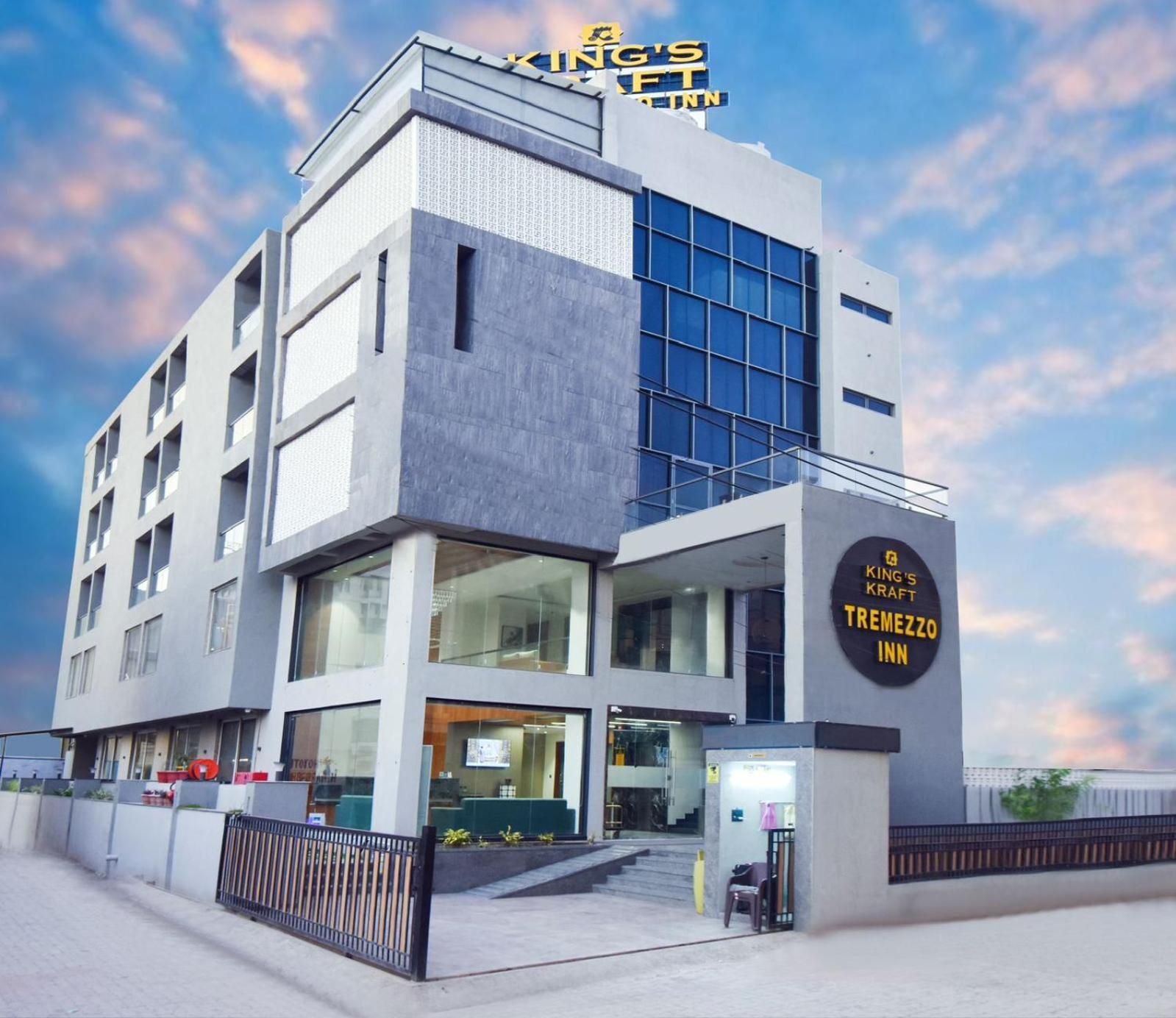Kings Kraft Tremezzo Inn, Somnāth Екстериор снимка