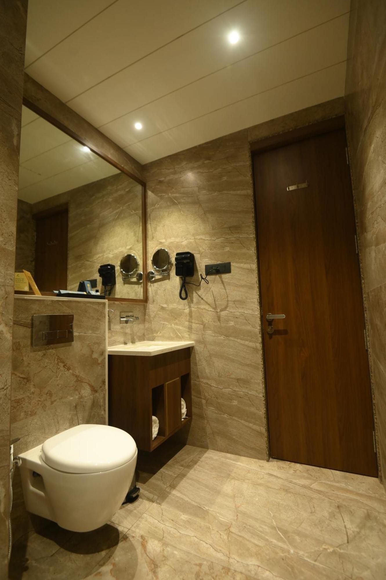 Kings Kraft Tremezzo Inn, Somnāth Екстериор снимка
