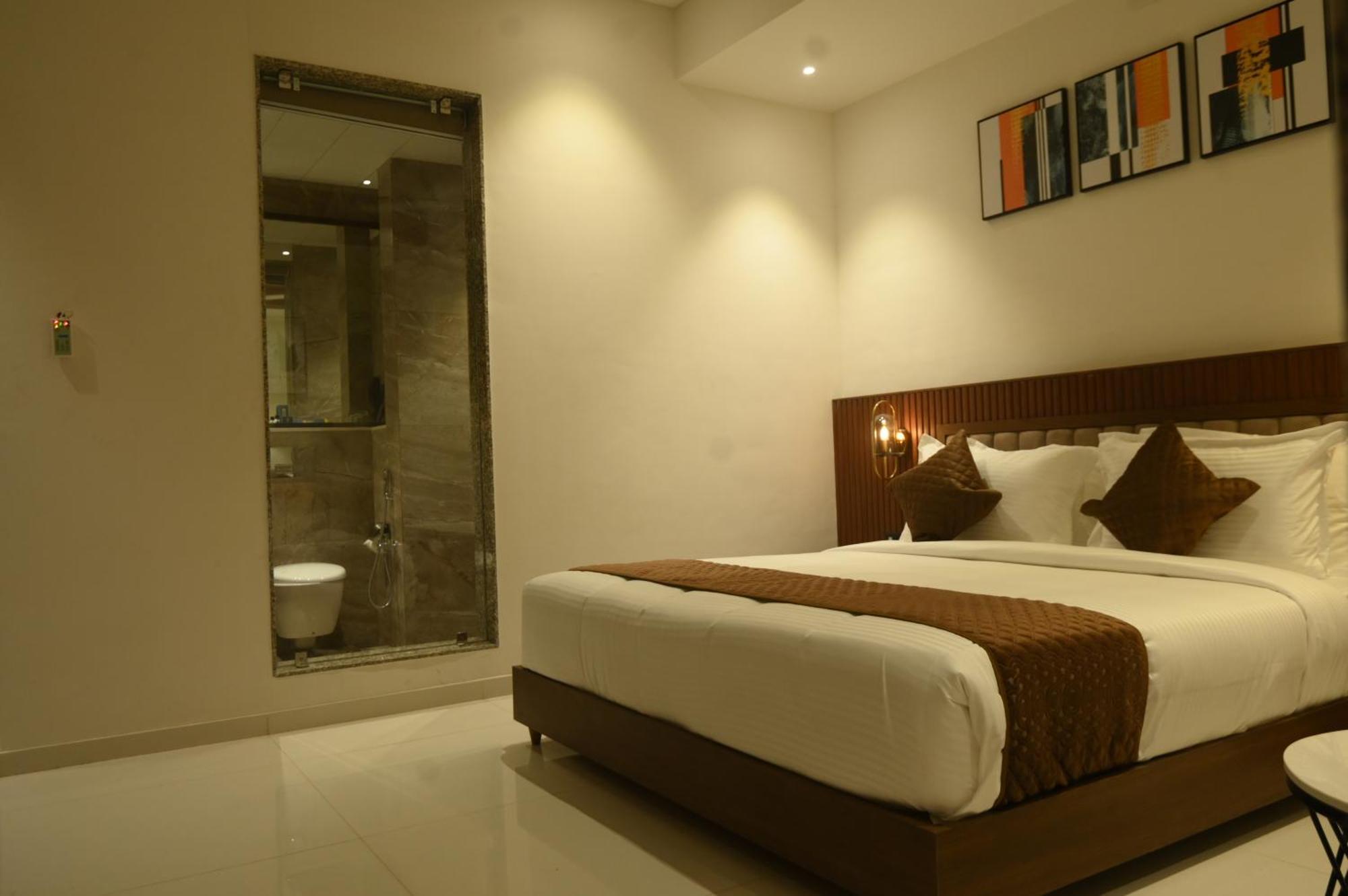 Kings Kraft Tremezzo Inn, Somnāth Екстериор снимка