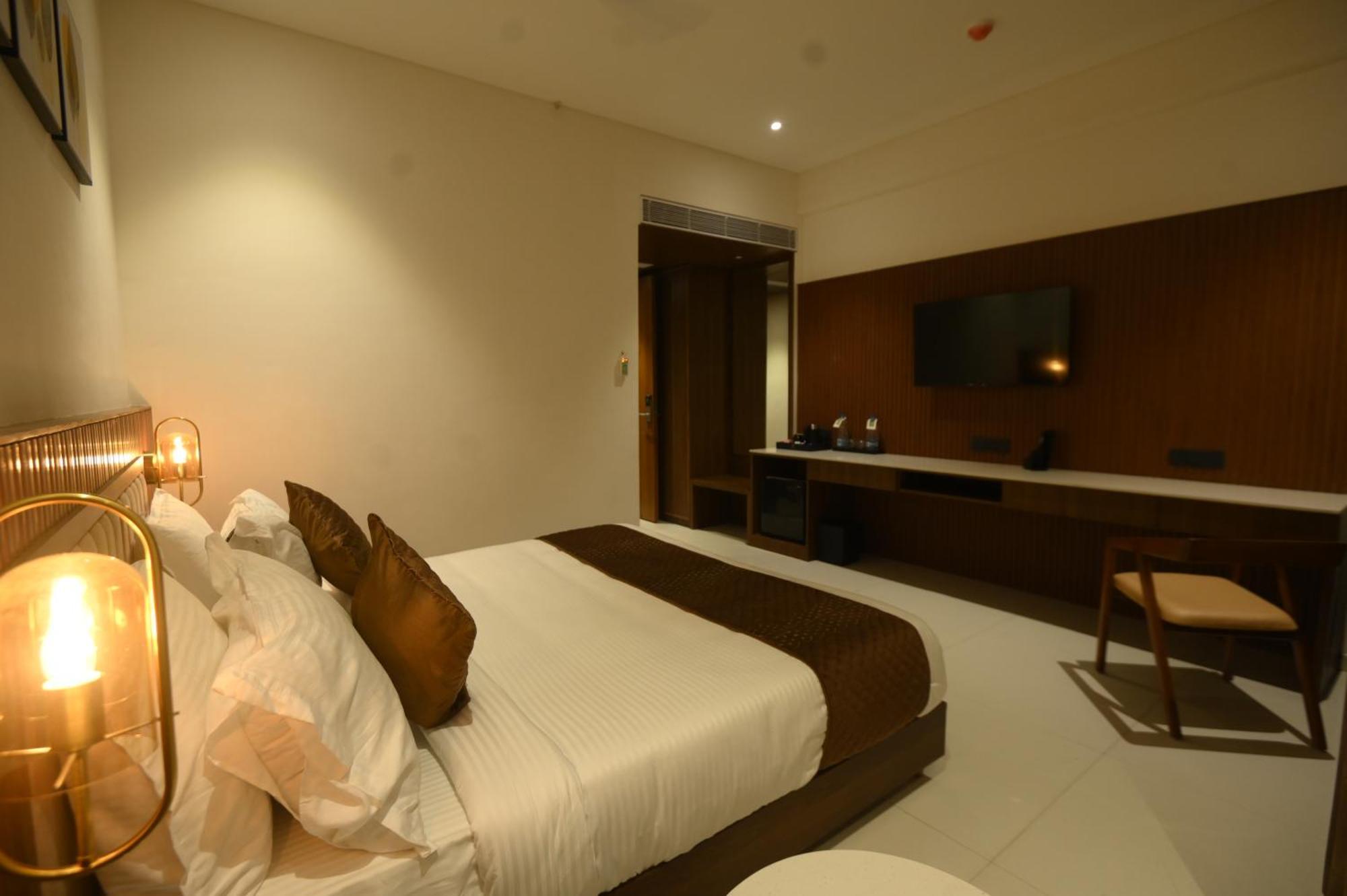 Kings Kraft Tremezzo Inn, Somnāth Екстериор снимка