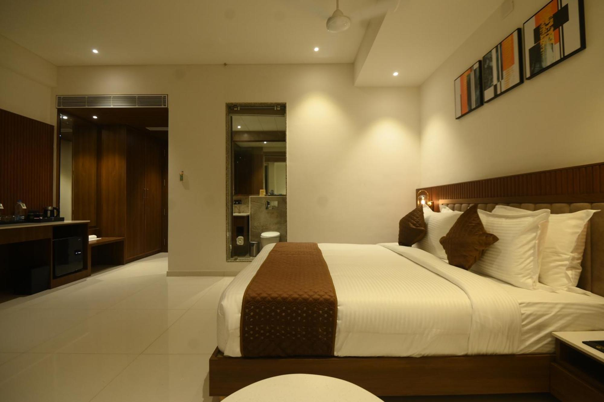 Kings Kraft Tremezzo Inn, Somnāth Екстериор снимка